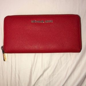 Michael Kors used wallet.  No tags, no dust bag
